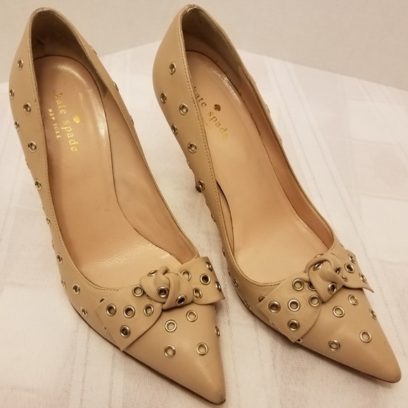 kate spade Shoes - EUC. Kate Spade "LIA" Grommet Pumps 8.5B